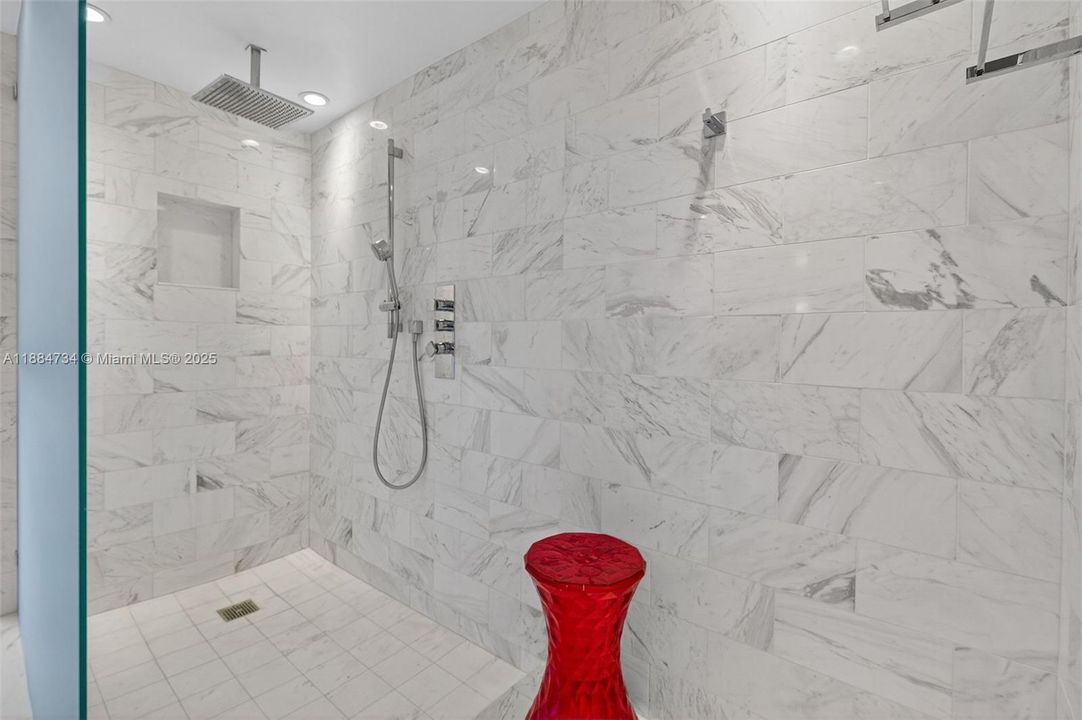 For Sale: $1,590,000 (2 beds, 2 baths, 1170 Square Feet)