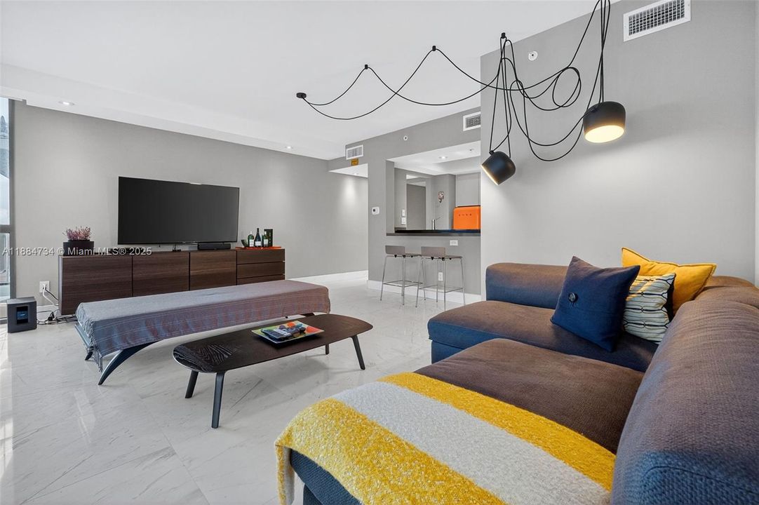 For Sale: $1,590,000 (2 beds, 2 baths, 1170 Square Feet)