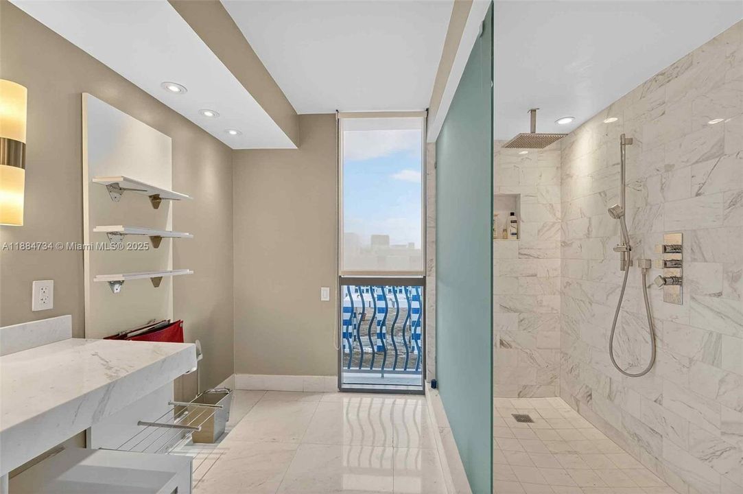 For Sale: $1,590,000 (2 beds, 2 baths, 1170 Square Feet)