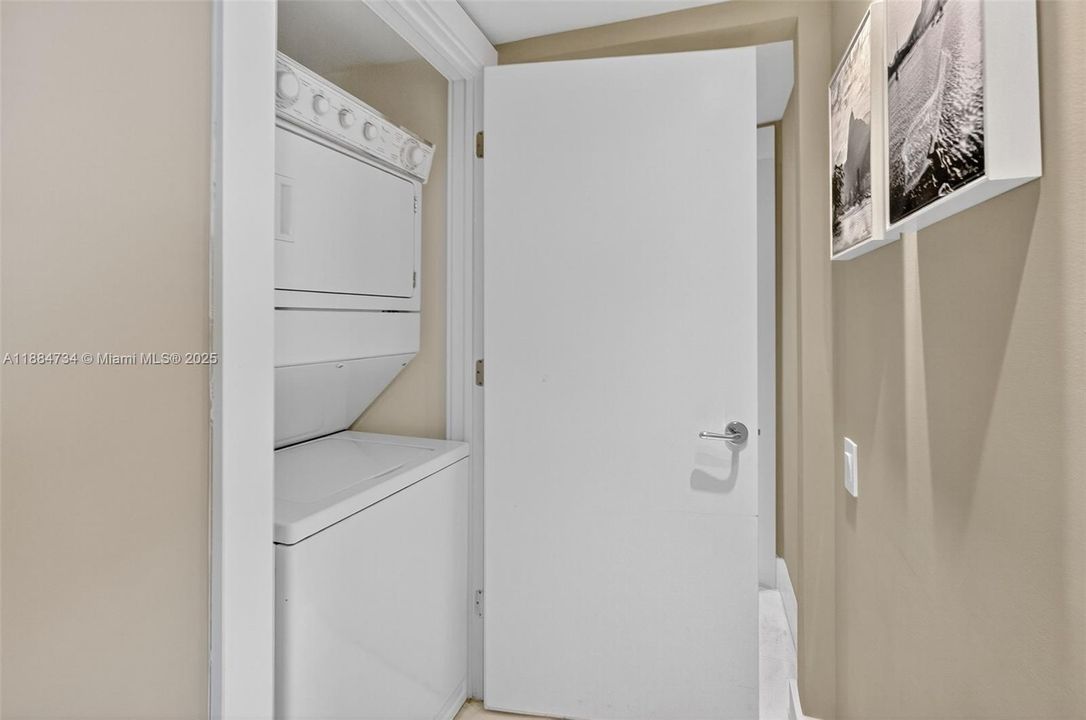 For Sale: $1,590,000 (2 beds, 2 baths, 1170 Square Feet)