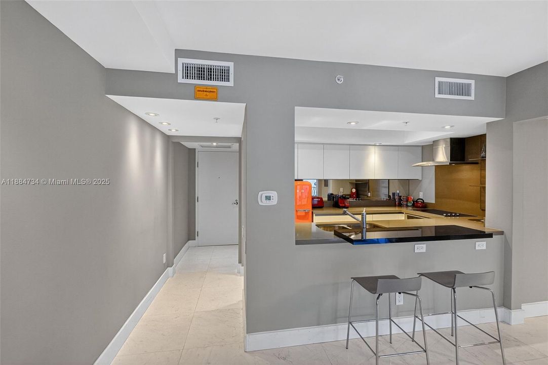 For Sale: $1,590,000 (2 beds, 2 baths, 1170 Square Feet)