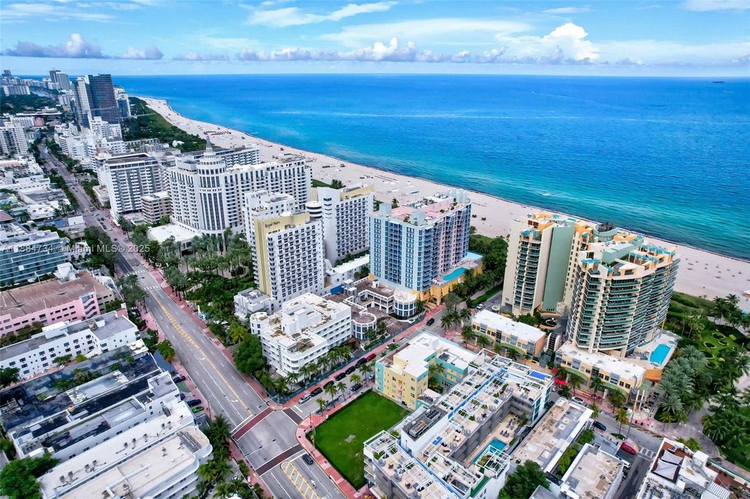 For Sale: $1,590,000 (2 beds, 2 baths, 1170 Square Feet)