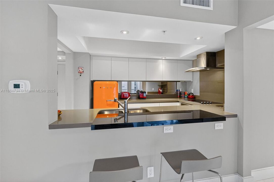 For Sale: $1,590,000 (2 beds, 2 baths, 1170 Square Feet)