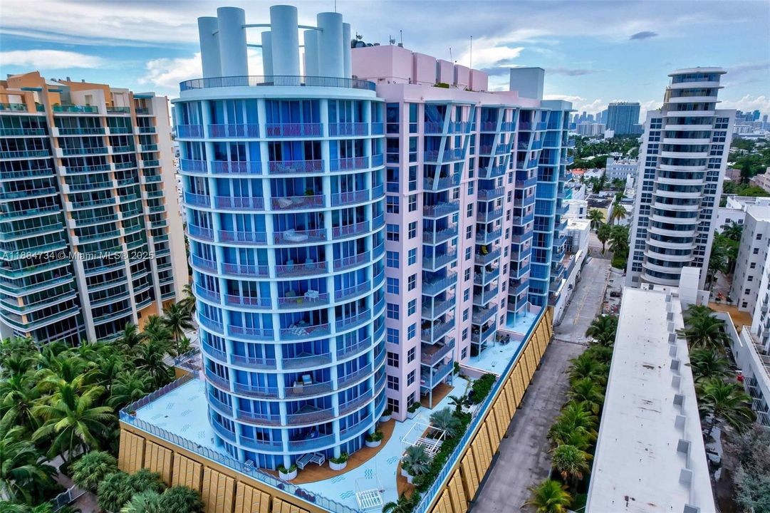 For Sale: $1,590,000 (2 beds, 2 baths, 1170 Square Feet)