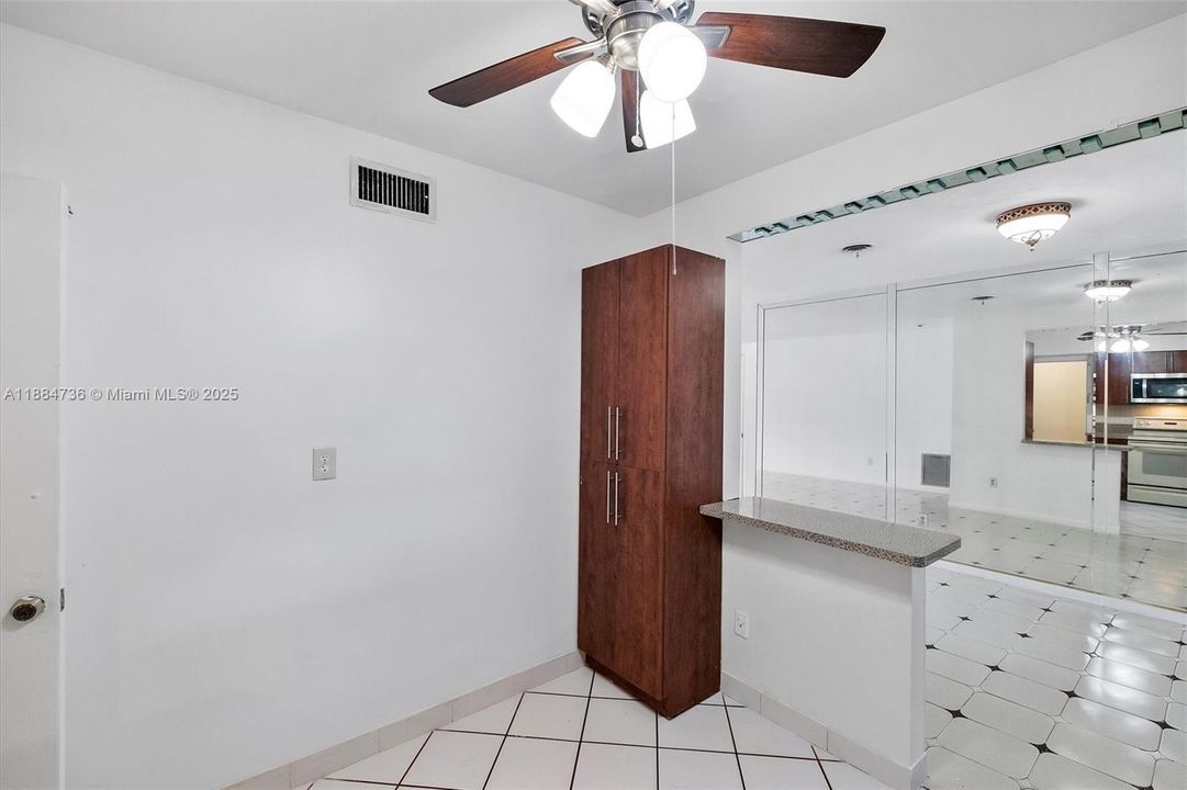 Недавно продано: $465,000 (3 спален, 3 ванн, 1356 Квадратных фут)