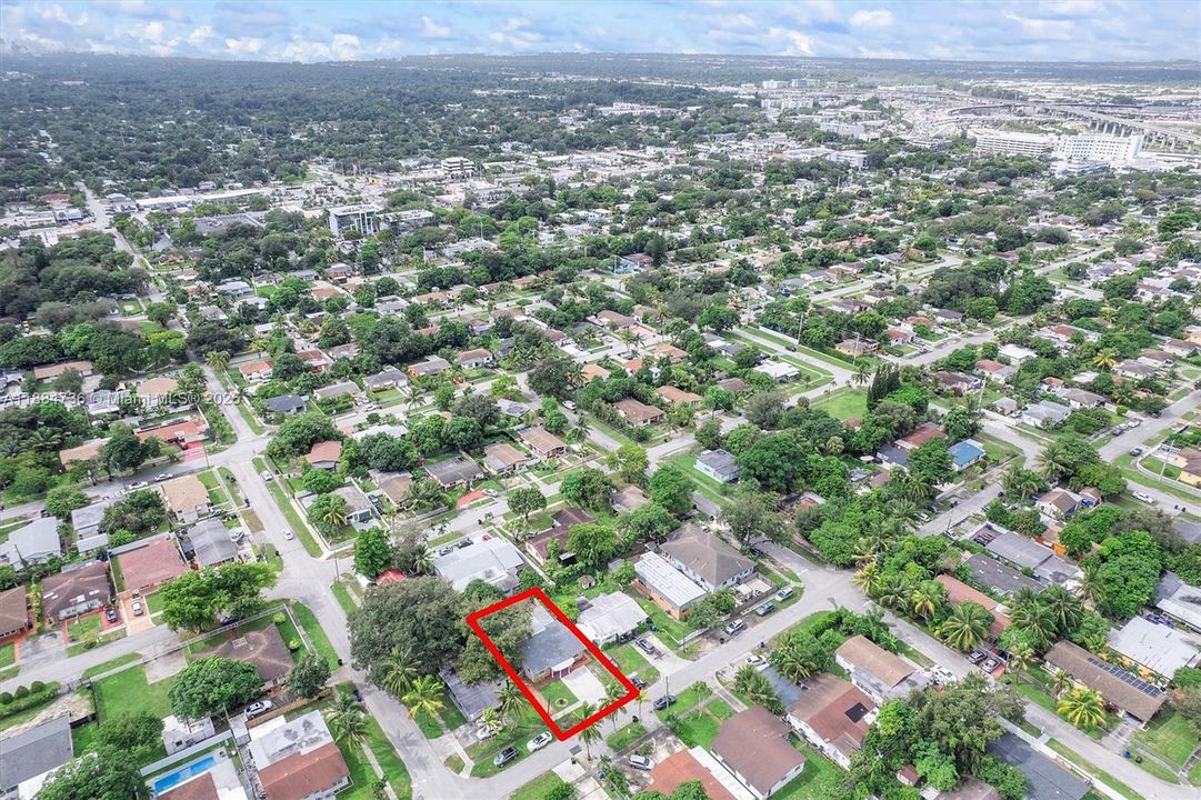 Недавно продано: $465,000 (3 спален, 3 ванн, 1356 Квадратных фут)