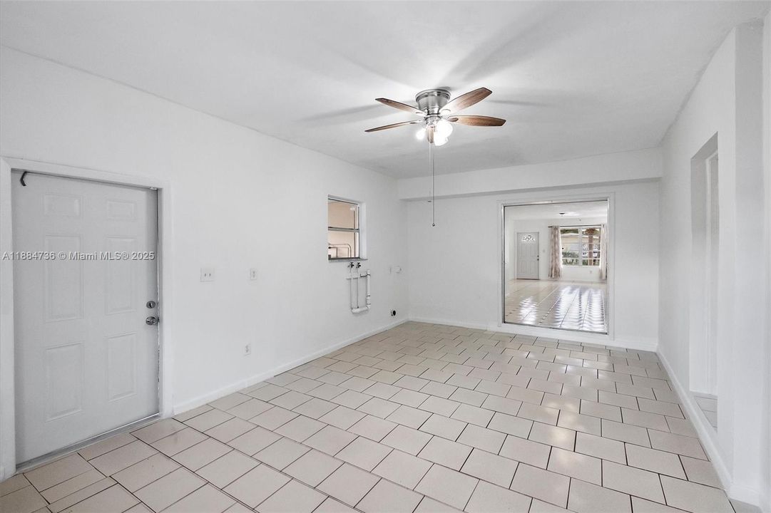 Недавно продано: $465,000 (3 спален, 3 ванн, 1356 Квадратных фут)