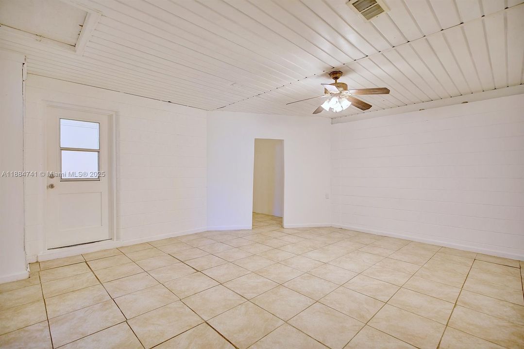 For Sale: $224,900 (3 beds, 2 baths, 1884 Square Feet)