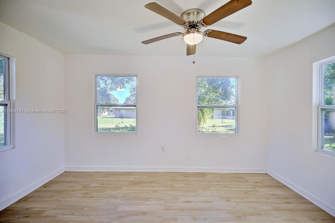 For Sale: $224,900 (3 beds, 2 baths, 1884 Square Feet)