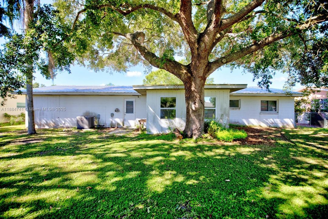 For Sale: $224,900 (3 beds, 2 baths, 1884 Square Feet)