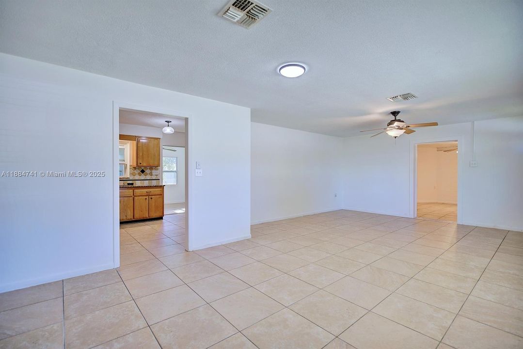 For Sale: $224,900 (3 beds, 2 baths, 1884 Square Feet)