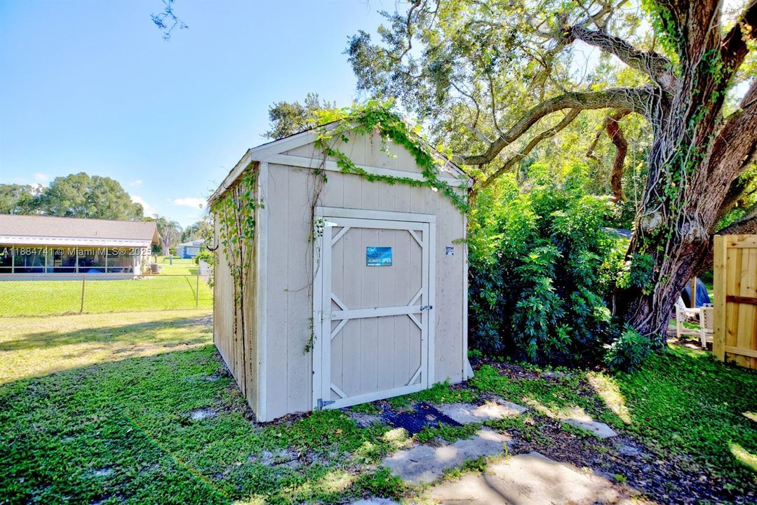 For Sale: $224,900 (3 beds, 2 baths, 1884 Square Feet)