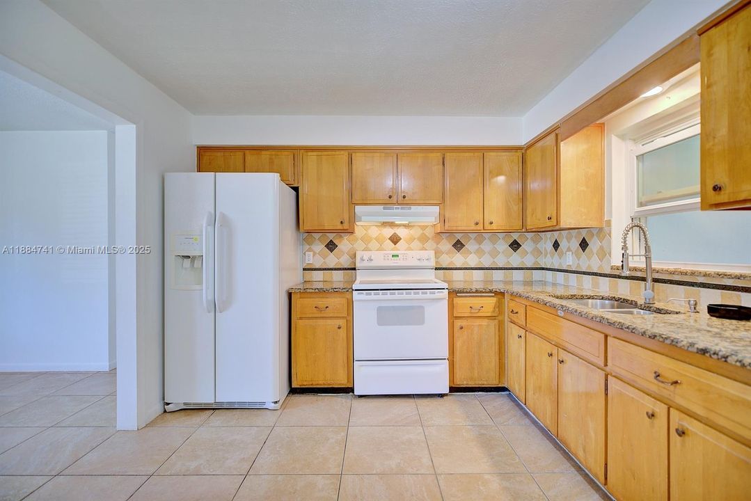 For Sale: $224,900 (3 beds, 2 baths, 1884 Square Feet)