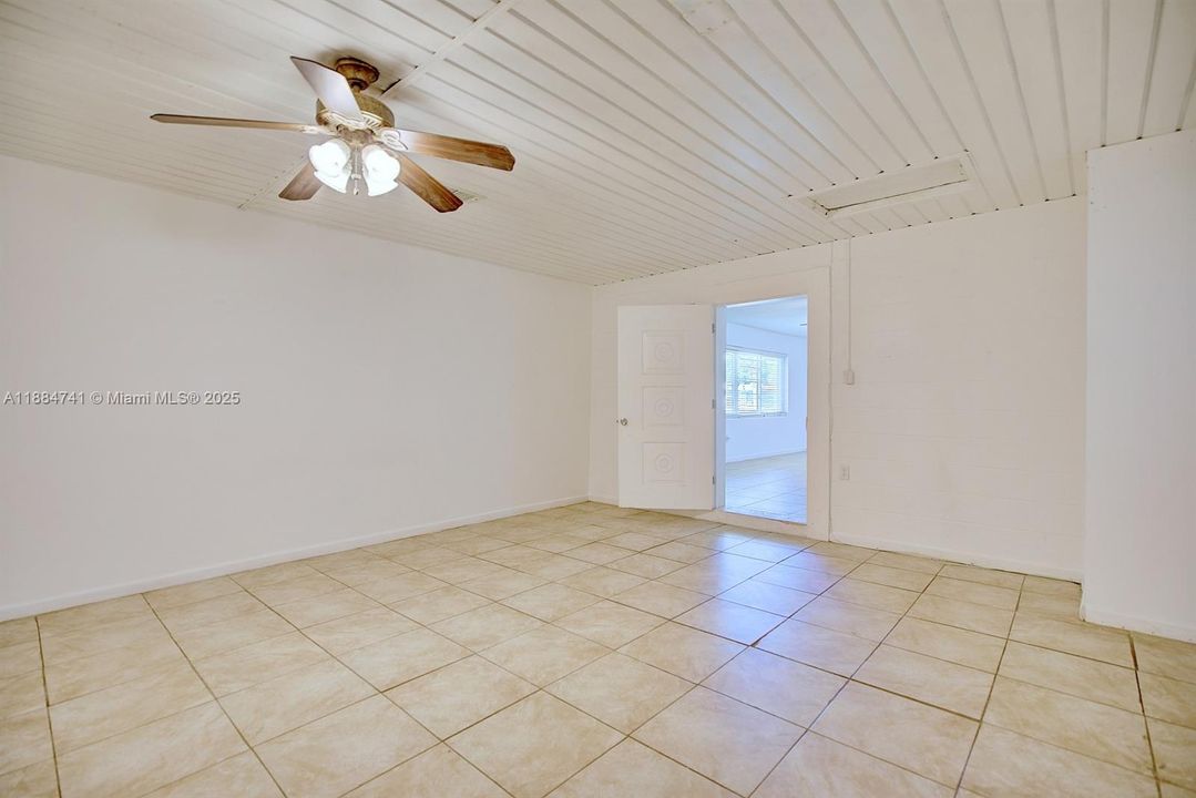 For Sale: $224,900 (3 beds, 2 baths, 1884 Square Feet)