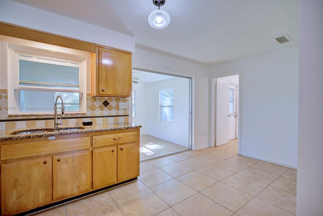 For Sale: $224,900 (3 beds, 2 baths, 1884 Square Feet)
