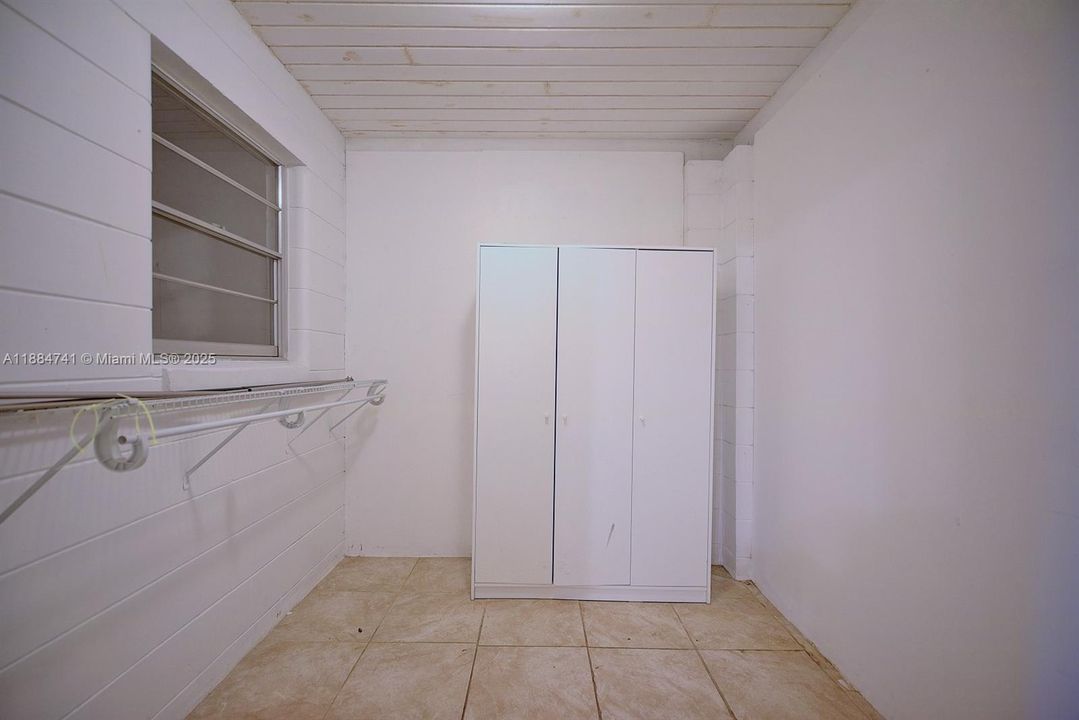 For Sale: $224,900 (3 beds, 2 baths, 1884 Square Feet)