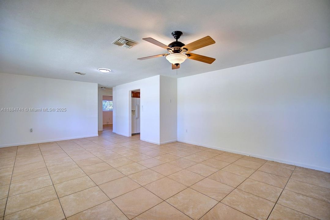 For Sale: $224,900 (3 beds, 2 baths, 1884 Square Feet)