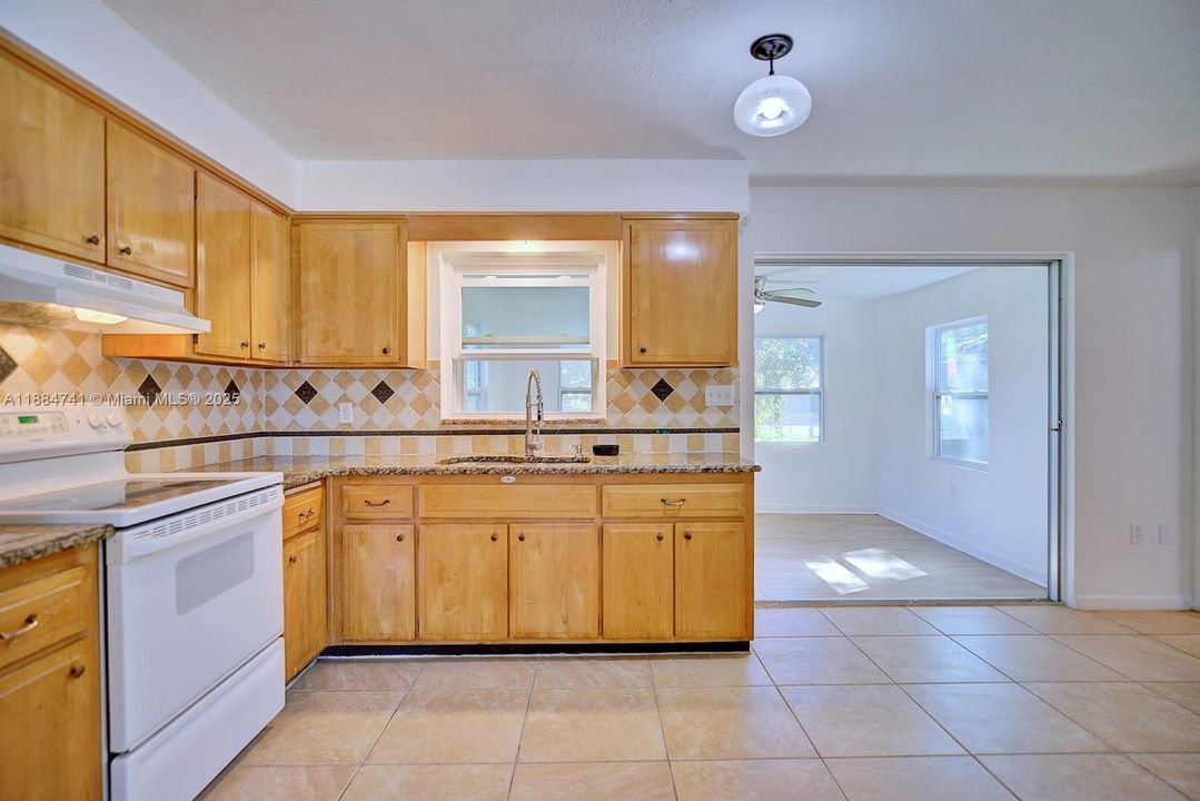 For Sale: $224,900 (3 beds, 2 baths, 1884 Square Feet)