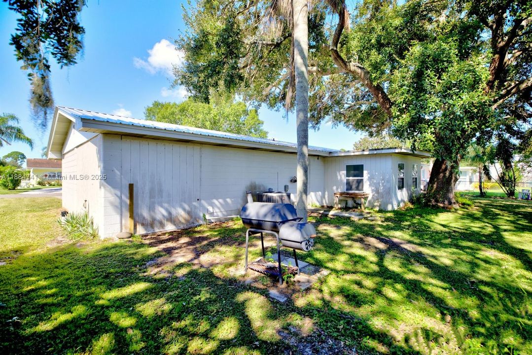 For Sale: $224,900 (3 beds, 2 baths, 1884 Square Feet)