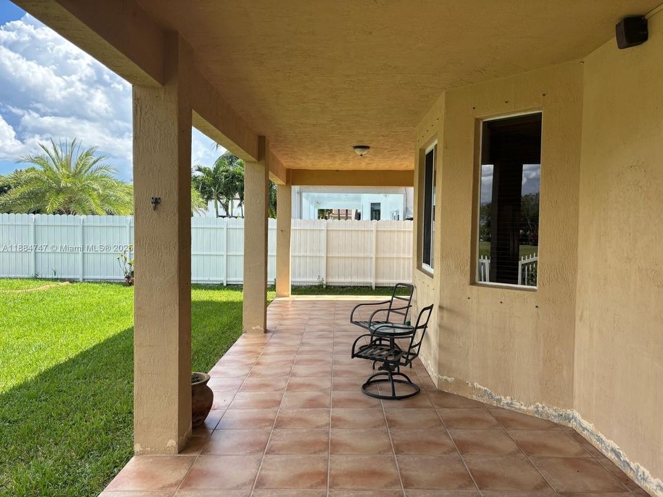 Active With Contract: $849,900 (4 beds, 4 baths, 3017 Square Feet)