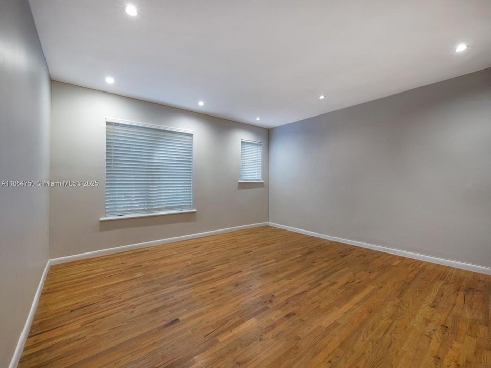 Activo con contrato: $474,900 (2 camas, 2 baños, 950 Pies cuadrados)