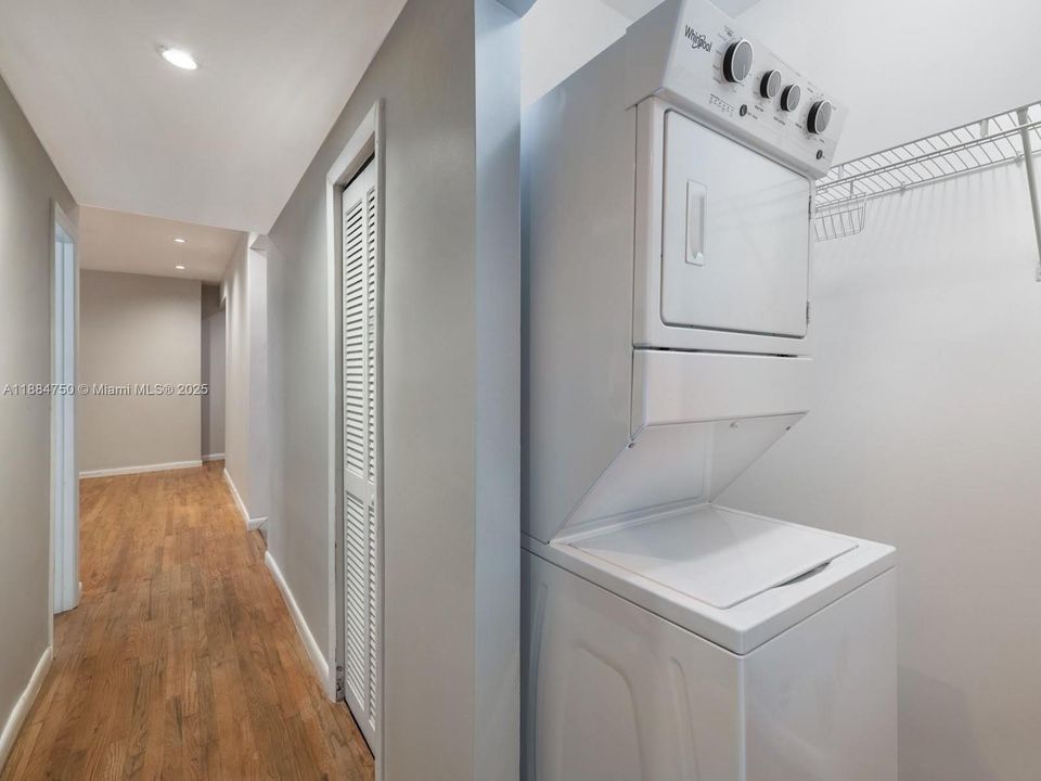 Activo con contrato: $474,900 (2 camas, 2 baños, 950 Pies cuadrados)