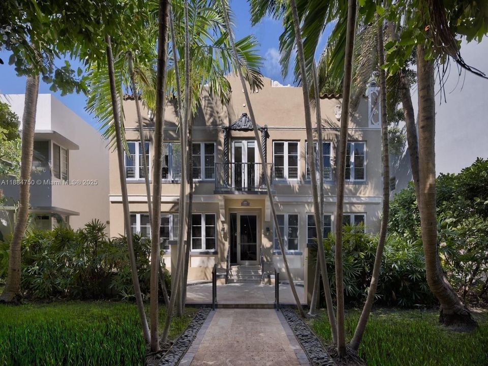 Activo con contrato: $474,900 (2 camas, 2 baños, 950 Pies cuadrados)