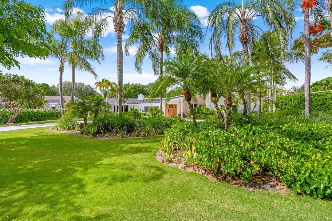 合同活跃: $3,890,000 (4 贝兹, 3 浴室, 3752 平方英尺)