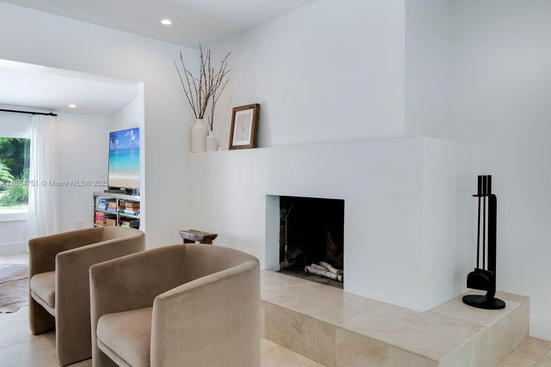 合同活跃: $3,890,000 (4 贝兹, 3 浴室, 3752 平方英尺)