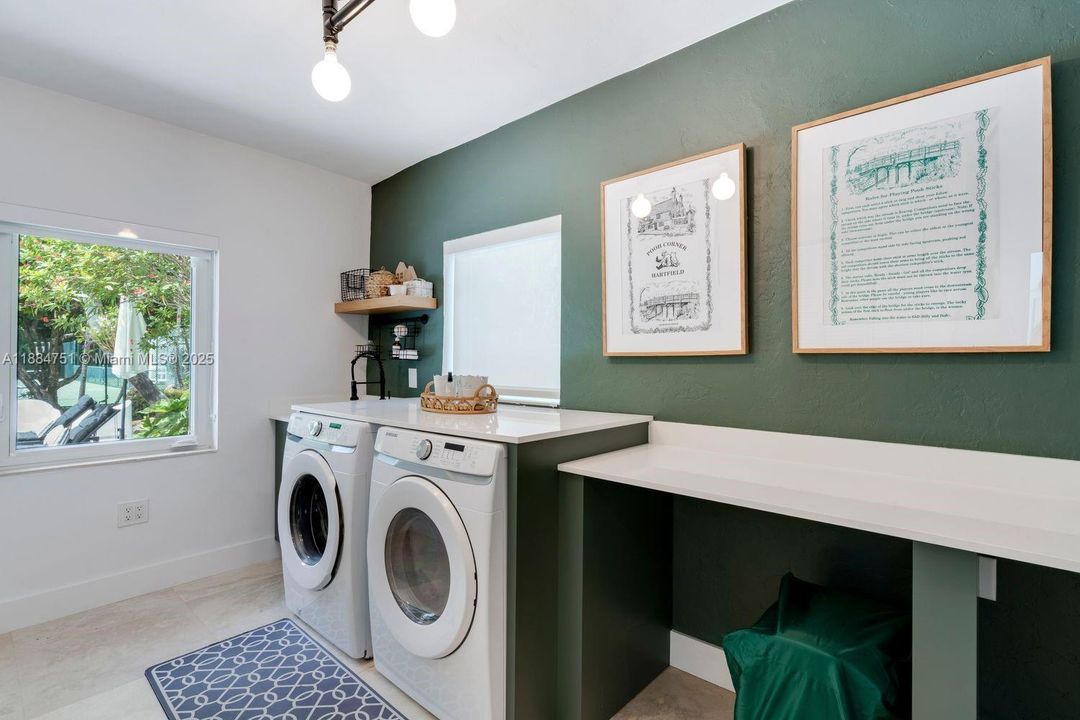 合同活跃: $3,890,000 (4 贝兹, 3 浴室, 3752 平方英尺)