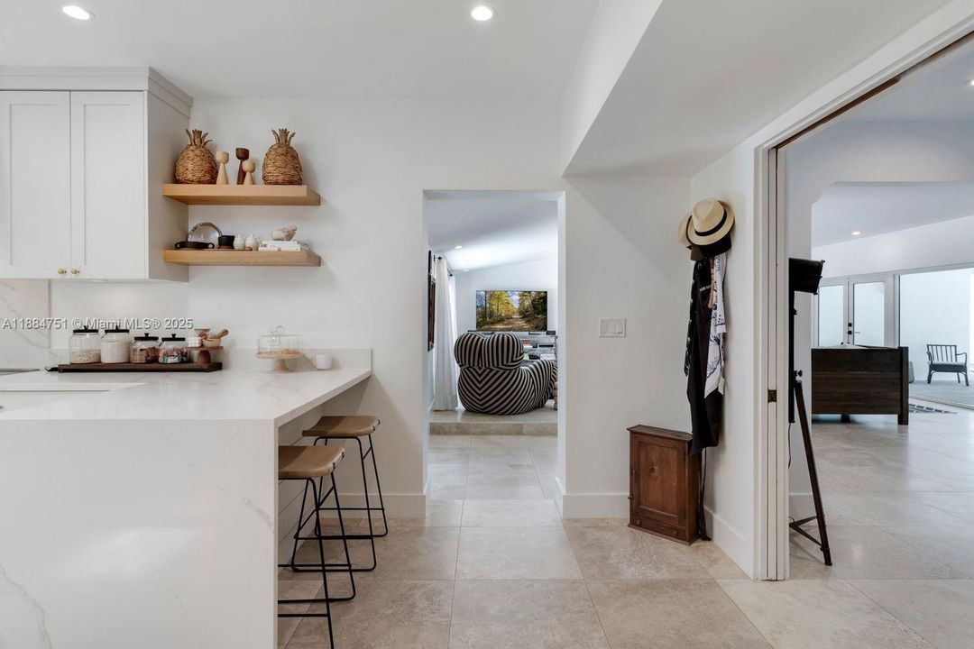 合同活跃: $3,890,000 (4 贝兹, 3 浴室, 3752 平方英尺)