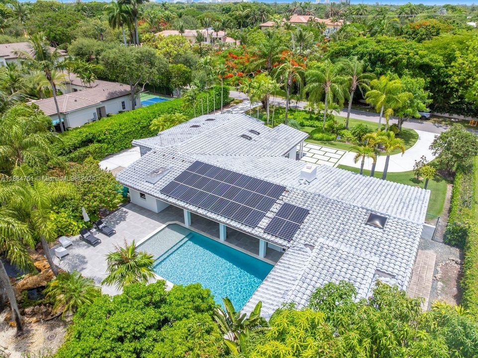 合同活跃: $3,890,000 (4 贝兹, 3 浴室, 3752 平方英尺)