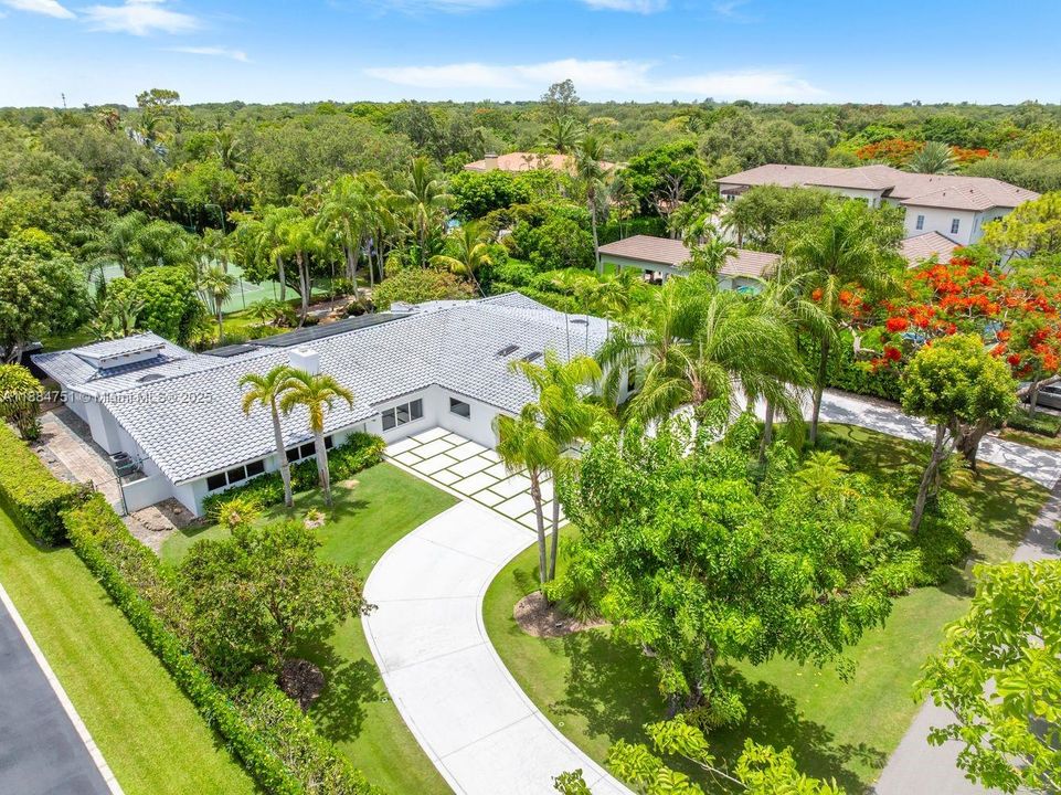 合同活跃: $3,890,000 (4 贝兹, 3 浴室, 3752 平方英尺)