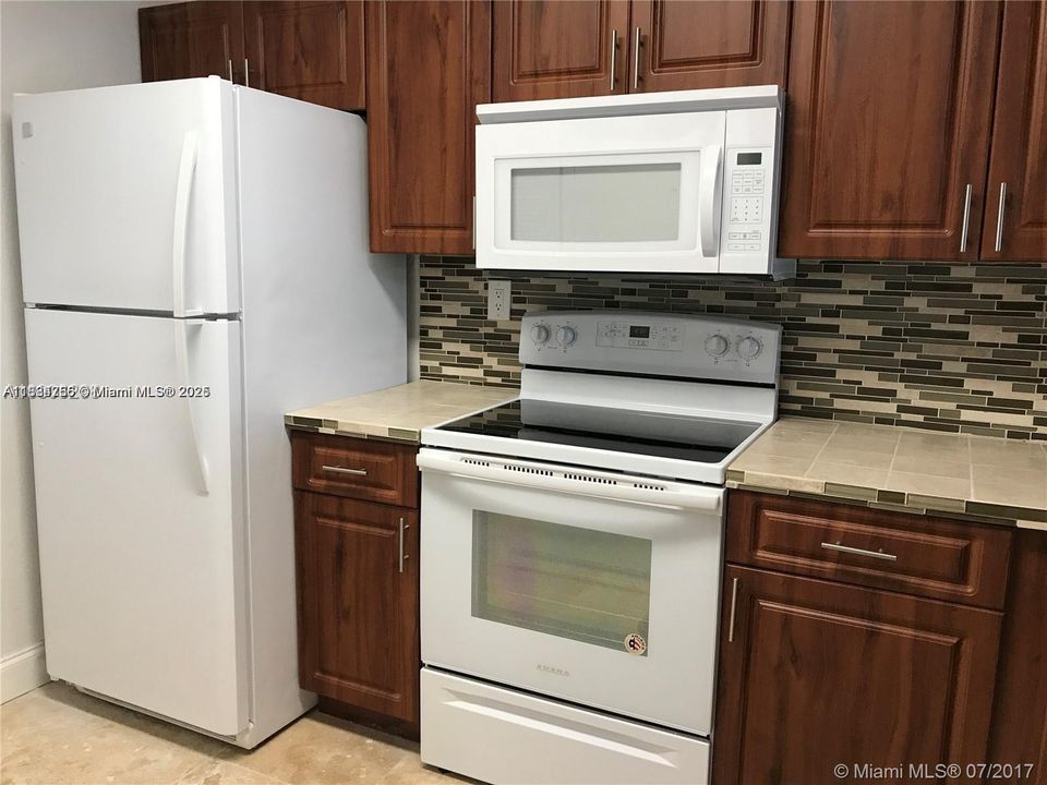 For Sale: $345,000 (2 beds, 2 baths, 1064 Square Feet)