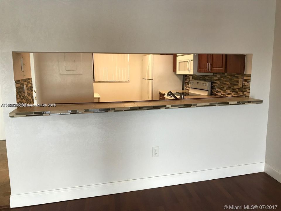 For Sale: $345,000 (2 beds, 2 baths, 1064 Square Feet)