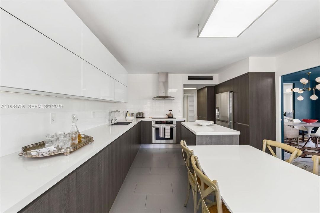 Activo con contrato: $1,180,000 (2 camas, 2 baños, 2115 Pies cuadrados)