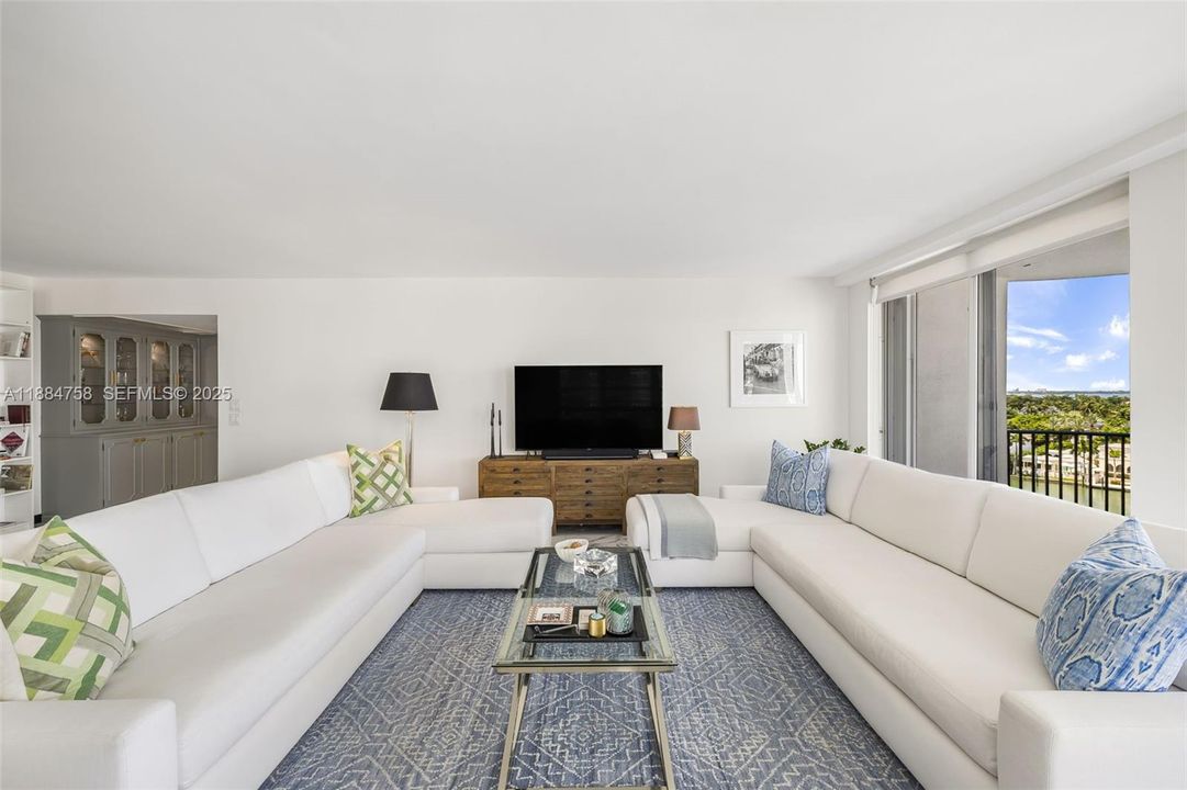 Activo con contrato: $1,180,000 (2 camas, 2 baños, 2115 Pies cuadrados)