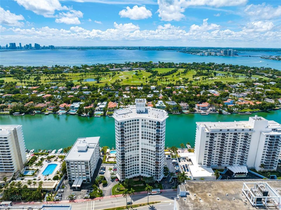 Activo con contrato: $1,180,000 (2 camas, 2 baños, 2115 Pies cuadrados)