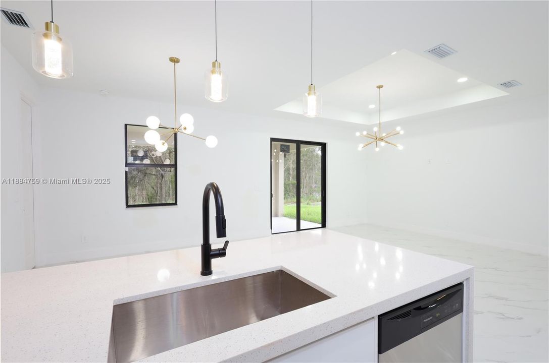 En Venta: $330,000 (3 camas, 2 baños, 1536 Pies cuadrados)