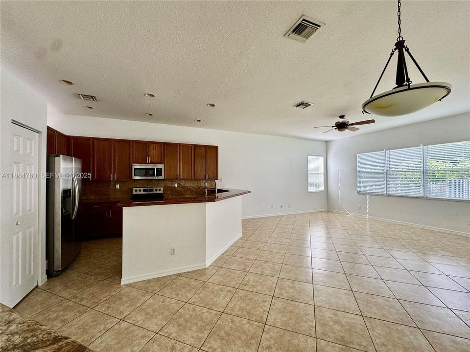 For Rent: $4,950 (4 beds, 3 baths, 2476 Square Feet)