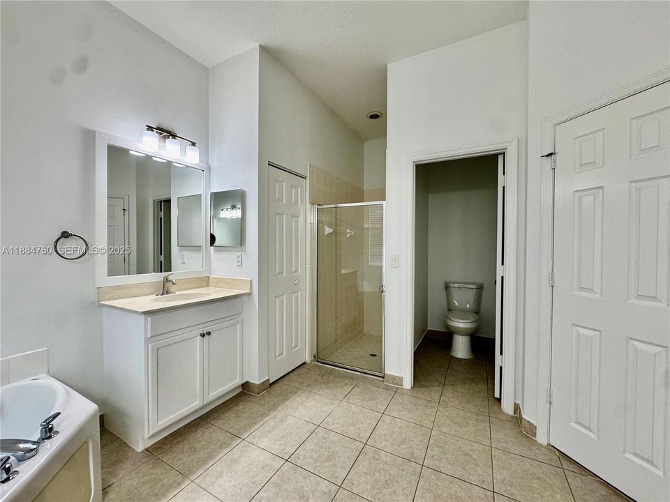 For Rent: $4,950 (4 beds, 3 baths, 2476 Square Feet)