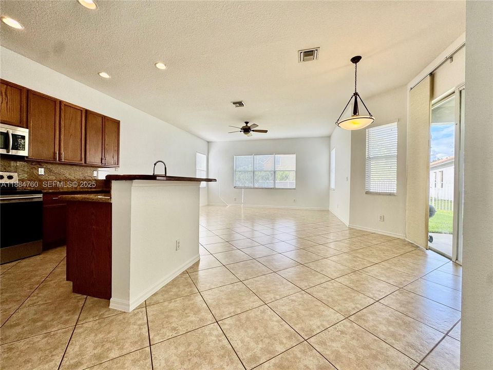 For Rent: $4,950 (4 beds, 3 baths, 2476 Square Feet)