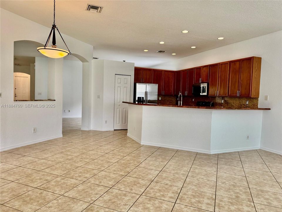 For Rent: $4,950 (4 beds, 3 baths, 2476 Square Feet)