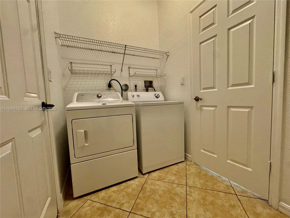 For Rent: $4,950 (4 beds, 3 baths, 2476 Square Feet)