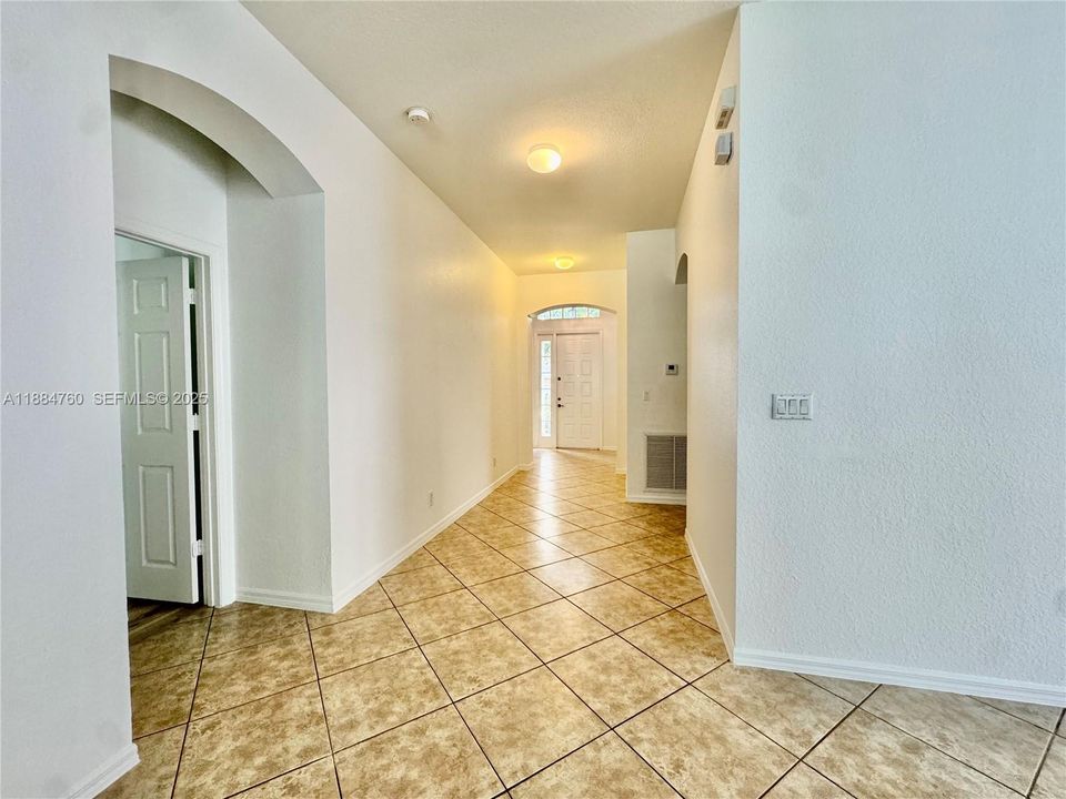 For Rent: $4,950 (4 beds, 3 baths, 2476 Square Feet)