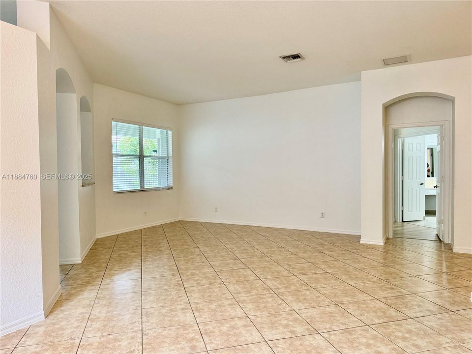 For Rent: $4,950 (4 beds, 3 baths, 2476 Square Feet)