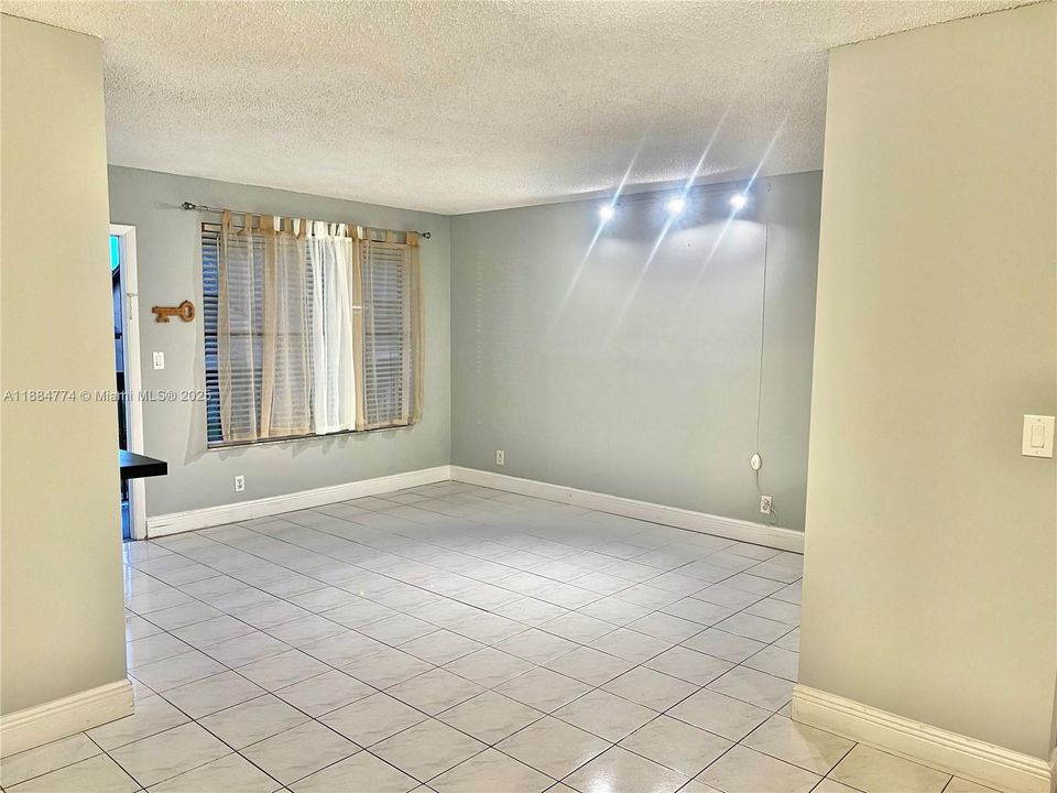 Activo con contrato: $1,800 (2 camas, 2 baños, 760 Pies cuadrados)