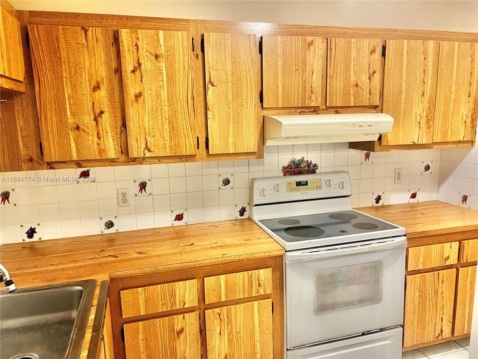 Activo con contrato: $1,800 (2 camas, 2 baños, 760 Pies cuadrados)