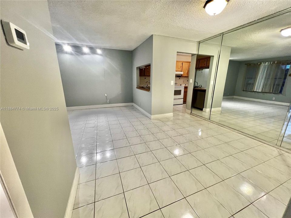 Activo con contrato: $1,800 (2 camas, 2 baños, 760 Pies cuadrados)