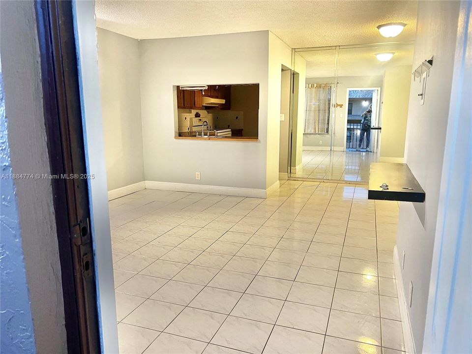 Activo con contrato: $1,800 (2 camas, 2 baños, 760 Pies cuadrados)